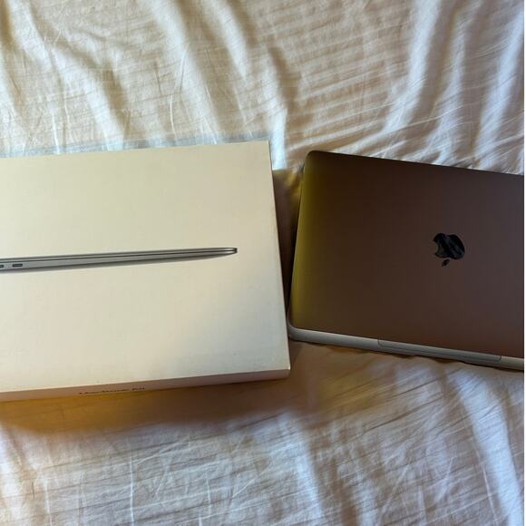 Apple 13” MacBook Air With Apple M1 Chip Gray Laptop With Original Box - Picture 1 of 11